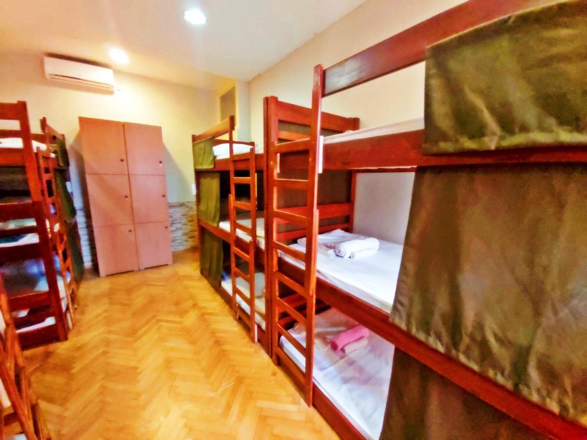 Hurricane Hostel Split Luaran gambar